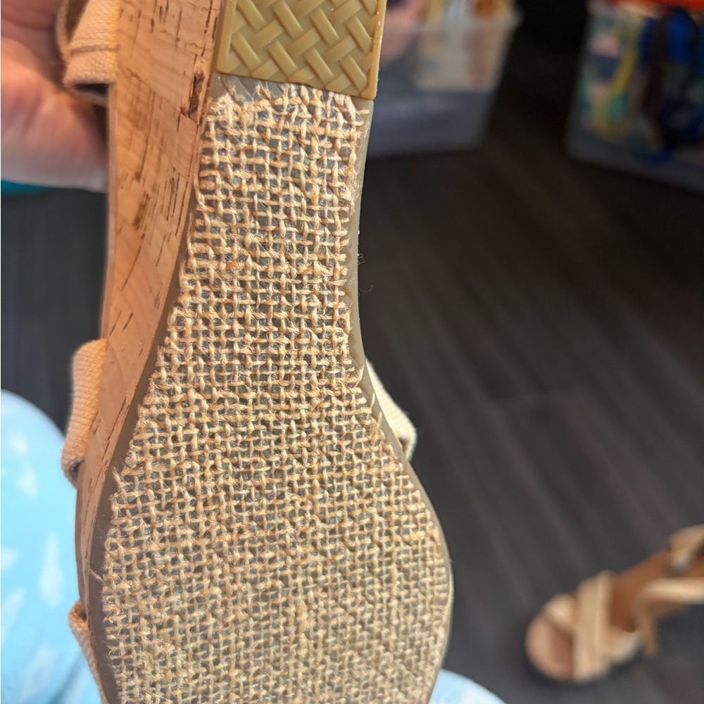 TOMS Women's Tan Cross-Strap Heels - Picture 4 of 4
